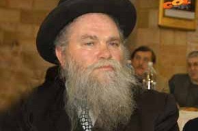 הרב ליפסקר השתתף בהפגנה נגד המסיון בערד