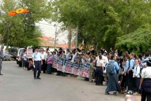 הפגנה נגד ראש הממשלה מול ביתו של מיידנצ'יק