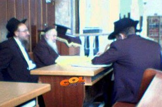 תלמידי 'בית מנחם' נבחנו ל'סמיכה' אצל הרב ירוסלבסקי