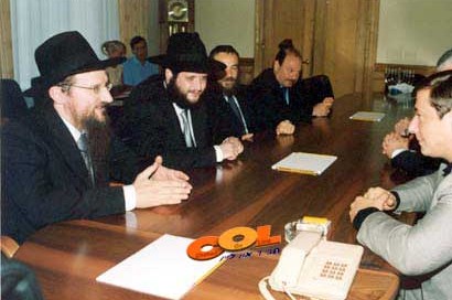 מושל קראסנויארסק נפגש עם הרב לאזאר