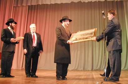 הקהילה בולאדיווסטוק חוגגת החזרת בית הכנסת