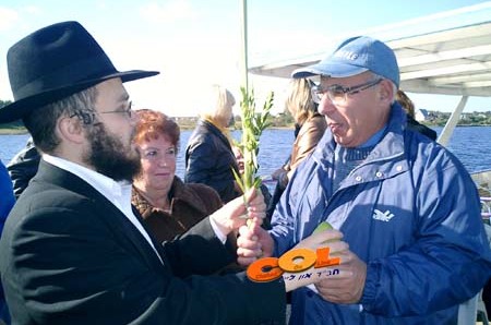 ריגא: פעילות סוכות בלב ים