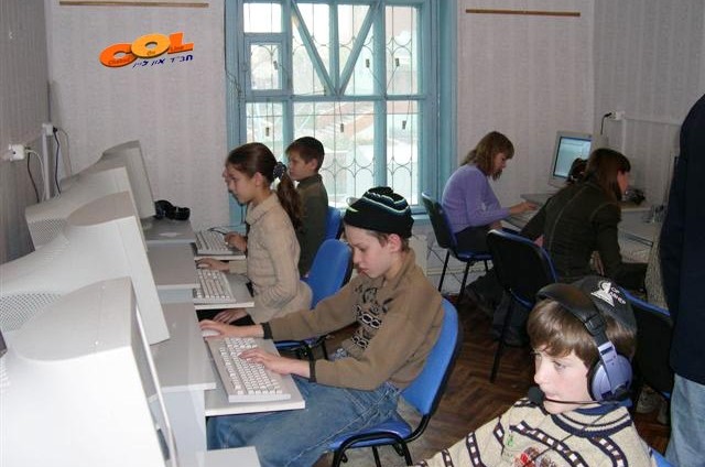מרכז מחשבים חדש לקהילה היהודית בעיר אומסק 