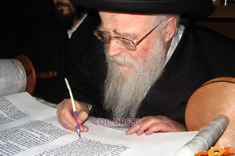 הכנסת ספר תורה לישיבת תורת אמת