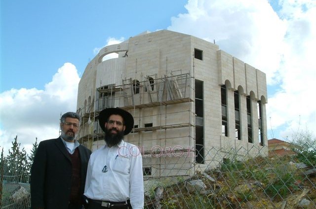 בבית חב''ד רמת אליהו יורדים מהפיגומים