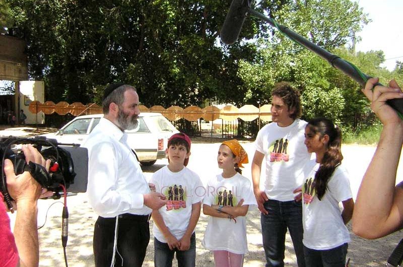 צוות ערוץ הילדים ביקר בכפר-חב