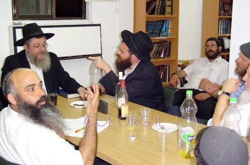 הלכות ומנהגי פסח בנחליאל עם הרב יורקוביץ'  