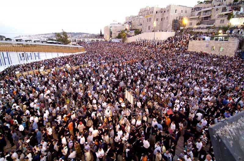 מחזה שלא ראו כותלי המקדש מאז חרבו