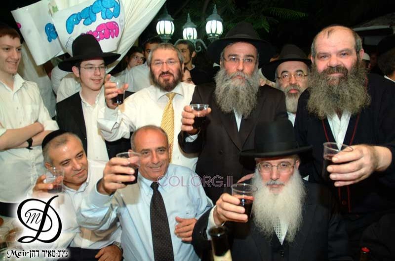 ושמחת בחגך - בסוכתו של ר' מוטי ליפסקר