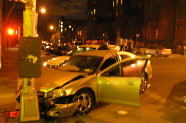 נהג ניסה לעזור לרכב חירום - וגרם לתאונת דרכים