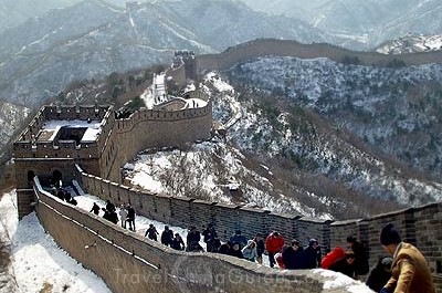 לראשונה: נר חנוכה בחומה הסינית
