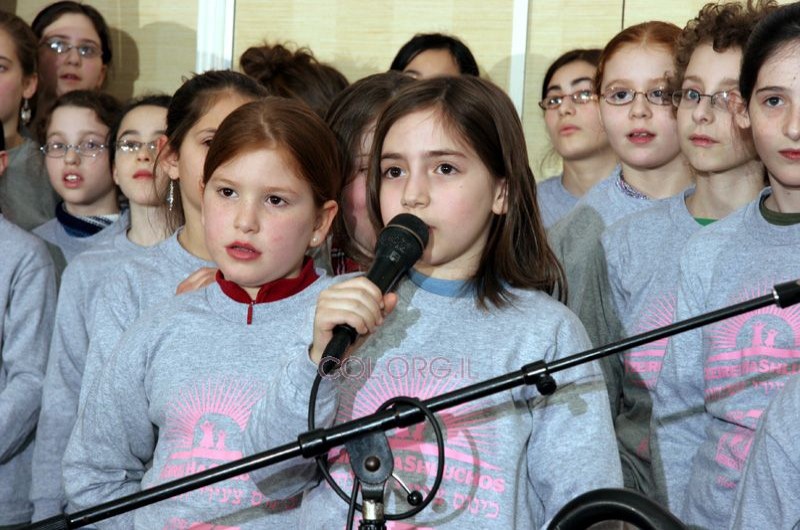 וידיאו: חייהם הלא-קלים של ילדי השלוחים וידיאו: חייהם הלא-קלים של ילדי השלוחים