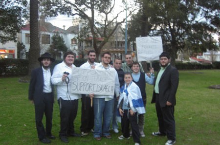 אוסטרליה: דוכני תפילין בעצרת תמיכה בישראל