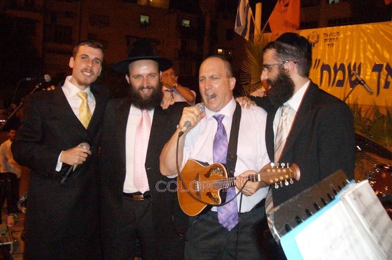 אלפים בשמחת בית השואבה בלוד אלפים בשמחת בית השואבה בלוד