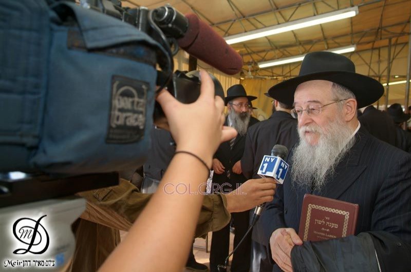 וידיאו: השלוחים מתפללים ב'אוהל הקדוש'