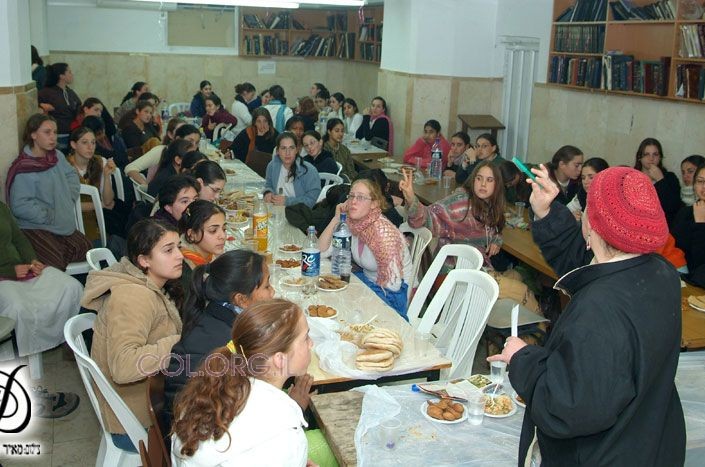 בנות 'בת-מלך' אירחו בנות מקריית ארבע