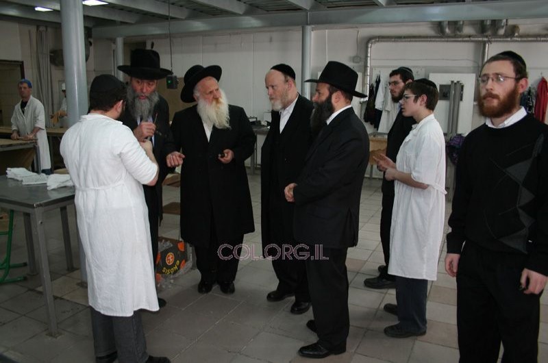 הרבנים ביקרו במאפיית המצות בדנייפרופטרובסק