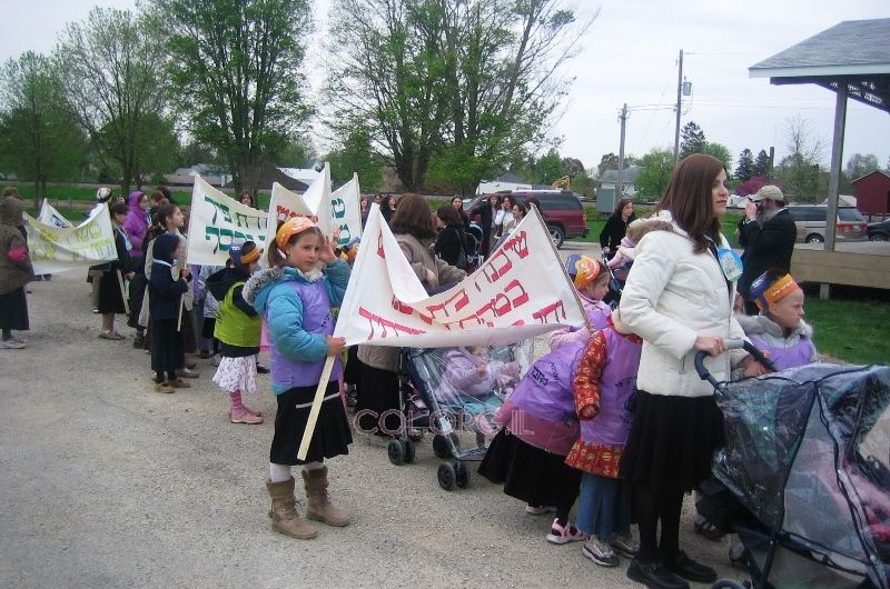 פאסטויל אייווה: אנו רוצים משיח עכשיו בעשר שפות  