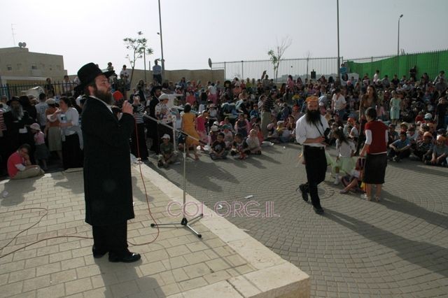 הר חומה: קהל רב בתהלוכה