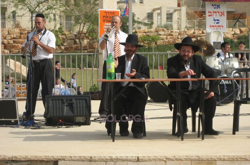 הרב וואזנר חיזק את ידי המשתתפים בתהלוכה באלעד הרב וואזנר חיזק את ידי המשתתפים בתהלוכה באלעד