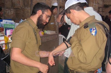 40 שנה למבצע תפילין: דרושים מתנדבים 40 שנה למבצע תפילין: דרושים מתנדבים