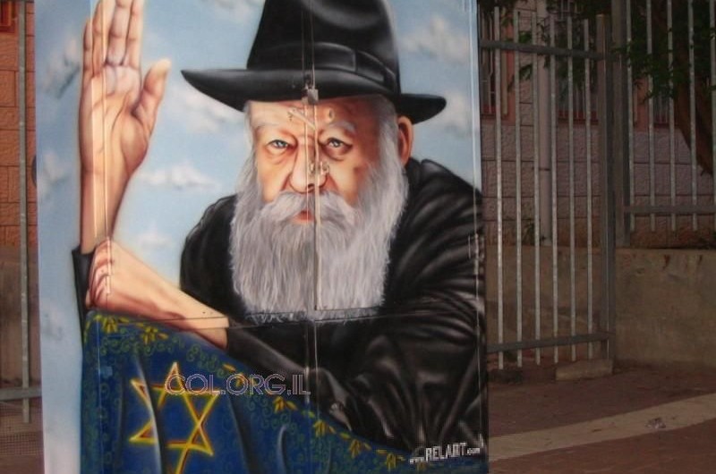 קישוט חדש בשכונה: פני הרבי על ארונות חשמל קישוט חדש בשכונה: פני הרבי על ארונות חשמל