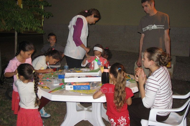 לומדים חגים ביריד הנוער בבלפוריה  
