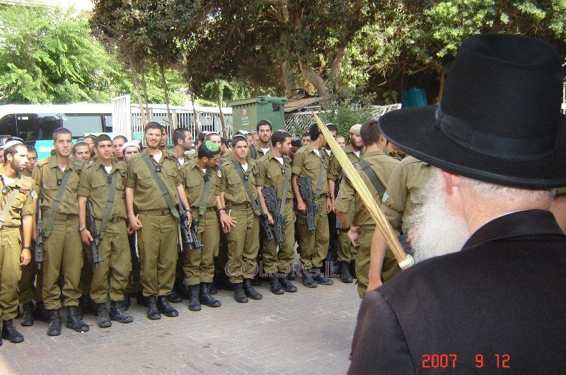 חיילי פלוגה מגבעתי ביקרו בסוכת חב