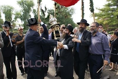 ניו-יורק: הכנסת ספר תורה הראשון בעיר אויסטר ביי