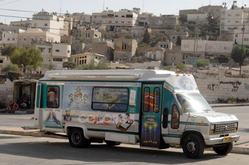 'טנק המבצעים' בחברון ספג פגיעה