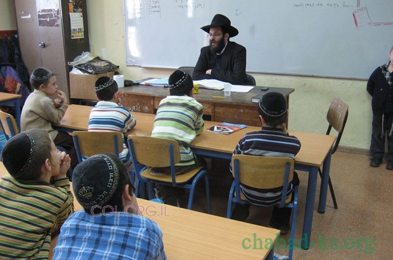 השליח מאוקראינה בחן את התלמידים בחיפה 