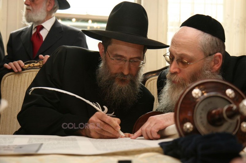 עונת הקיץ בקראון-הייטס נפתחה בהכנסת ספר-תורה עונת הקיץ בקראון-הייטס נפתחה בהכנסת ספר-תורה
