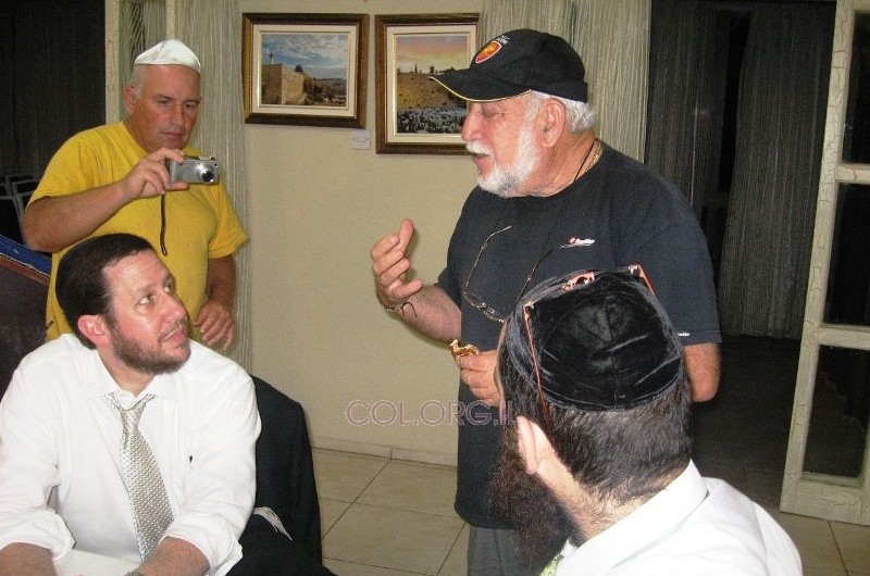 קפריסין: הרב שוחט הרצה בבית חב