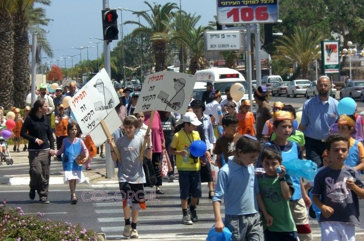 אשקלון: אלפי ילדים צעדו בתהלוכת ל