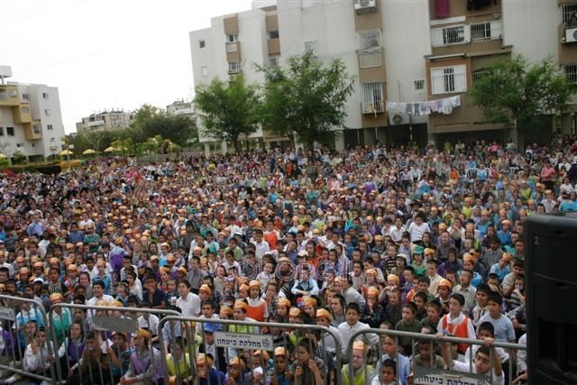 אשדוד: שבע תהלוכות תמימות תהיינה