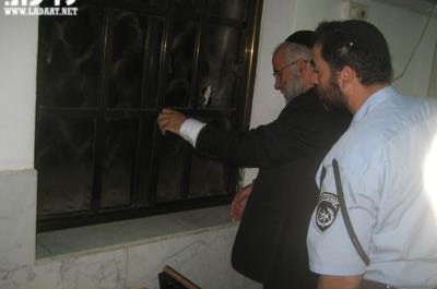 חיפה: ניפצו את החלונות באמצע התפילה