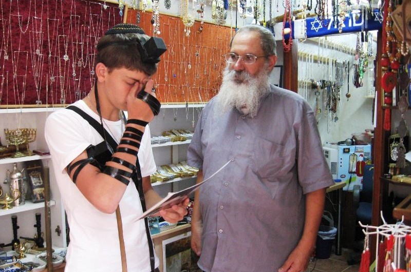 חסיד זיכה אלפיים יהודים בהנחת תפילין מתחילת השנה
