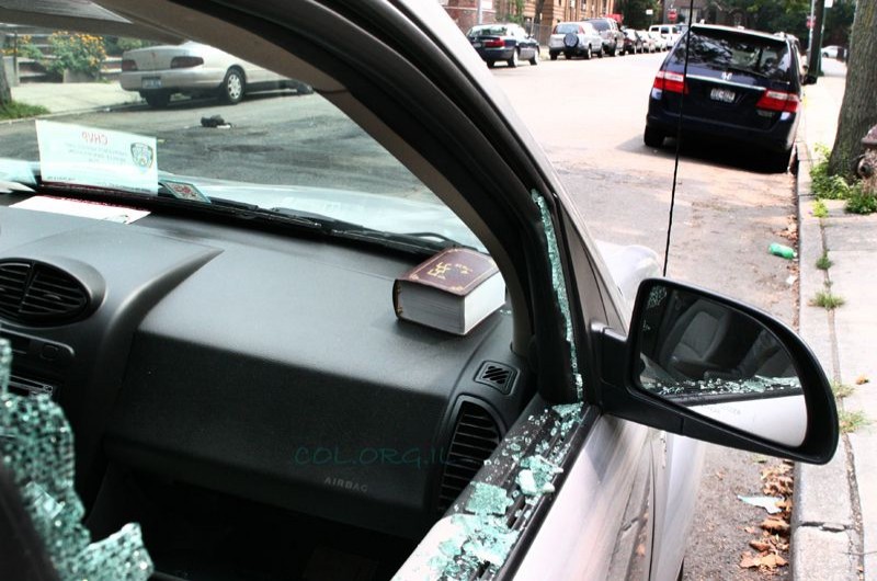 תעלומה: מי ניפץ את חלון הרכב של 