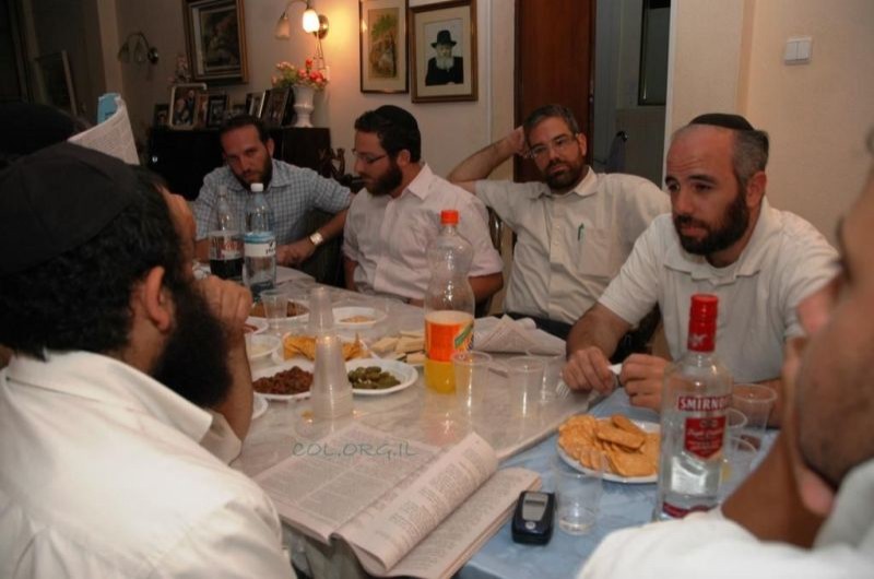 החברים התוועדו לזכר האם שנפטרה