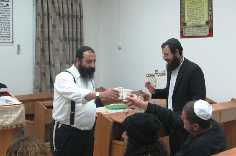 נדלקו ניצוצות במושב נהלל נדלקו ניצוצות במושב נהלל