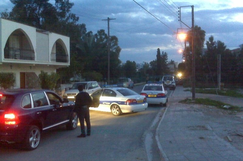 קפריסין: המשטרה תיגברה כוחות סביב בית חב
