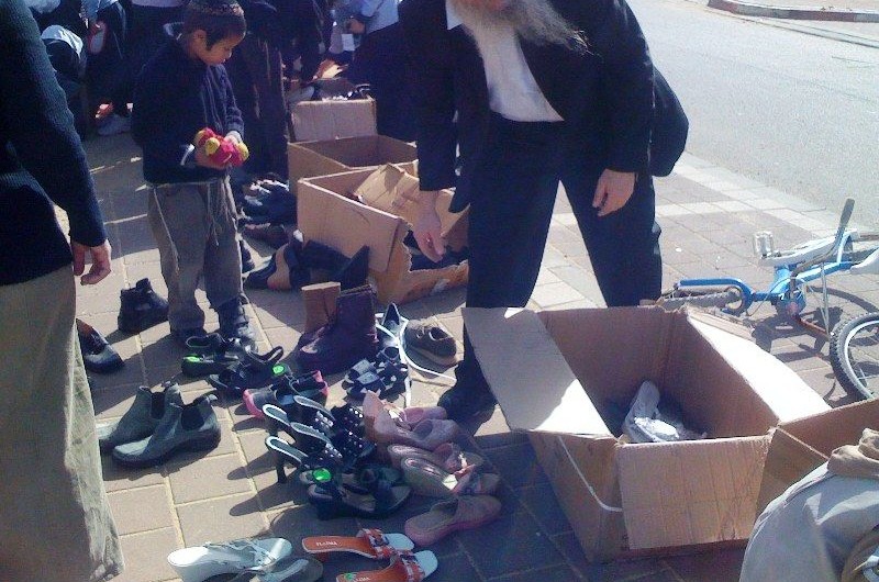 נחל'ה: זוגות נעליים חינם לתושבי השכונה