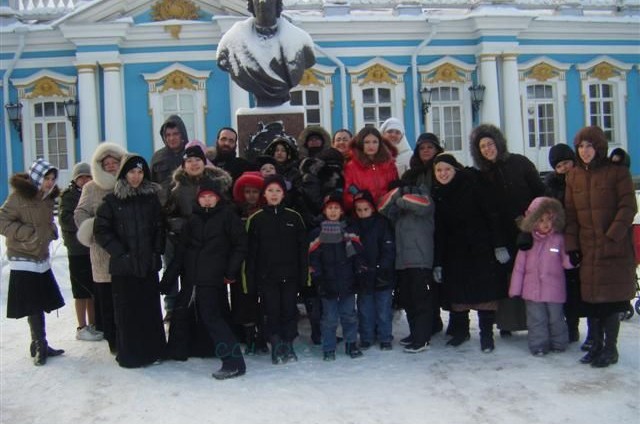 ילדי בית הילדים טיילו בפטרבורג  