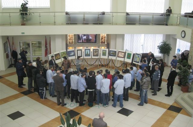 מוסקבה: תערוכת ציורי עצים ופירות נחנכה במרכז החסד