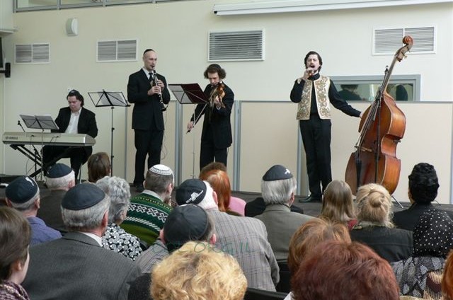 קונצרט לזקנים ולנזקקים במרכז החסד במוסקבה