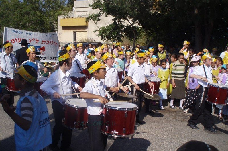 עמנואל: תהלוכה מרשימה ברחובות העיר