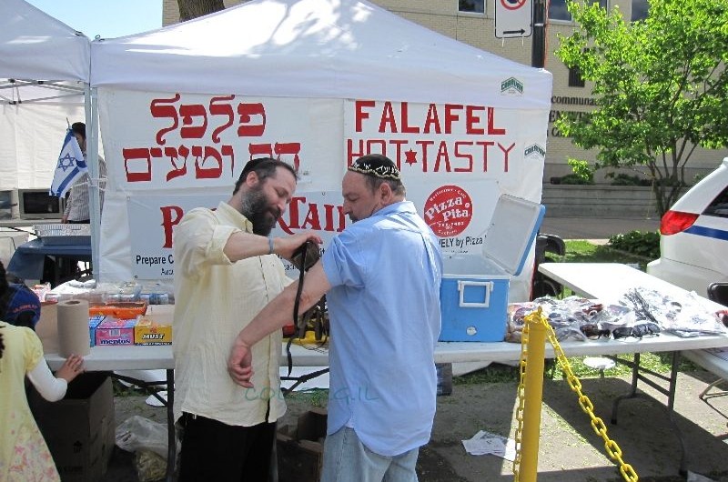 מונטריאול: עשרות הניחו תפילין בפסטיבל ישראלי
