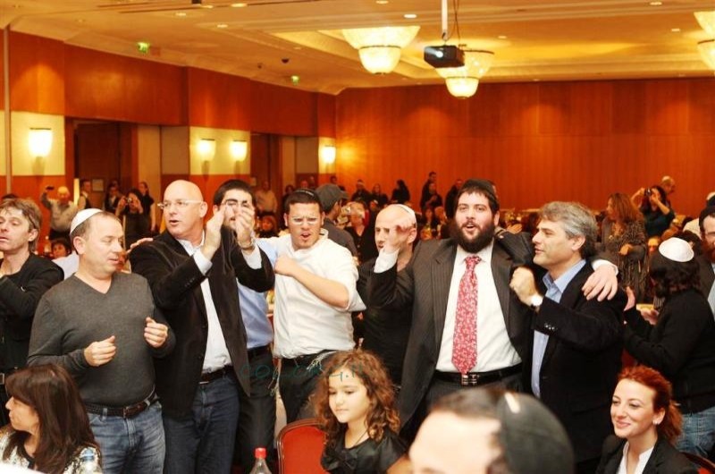 מאות במסיבת חנוכה לקהילה הישראלית בבודפשט