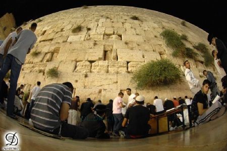 דיני ומנהגי חב