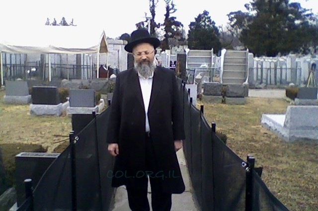 הרב שמואל אליהו העתיר תפילה ב